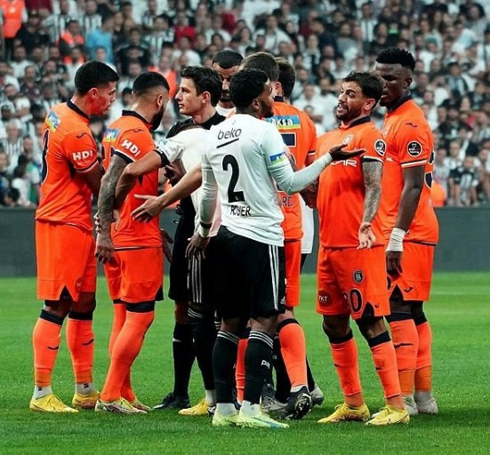 Süper Lig’de Beşiktaş, Medipol Başakşehir’e konuk oluyor! Zorlu maçta ilk 11’ler belli oldu…